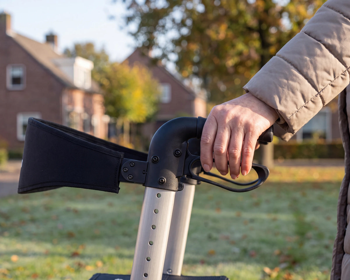 A hand on the handle and brake lever of the Parvum Riva in gray.